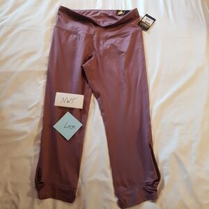 Champion women's High Rise Capri pants Large purple
